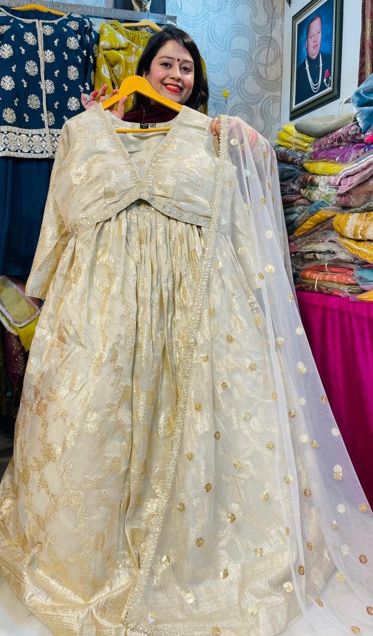 ivory-lehnga